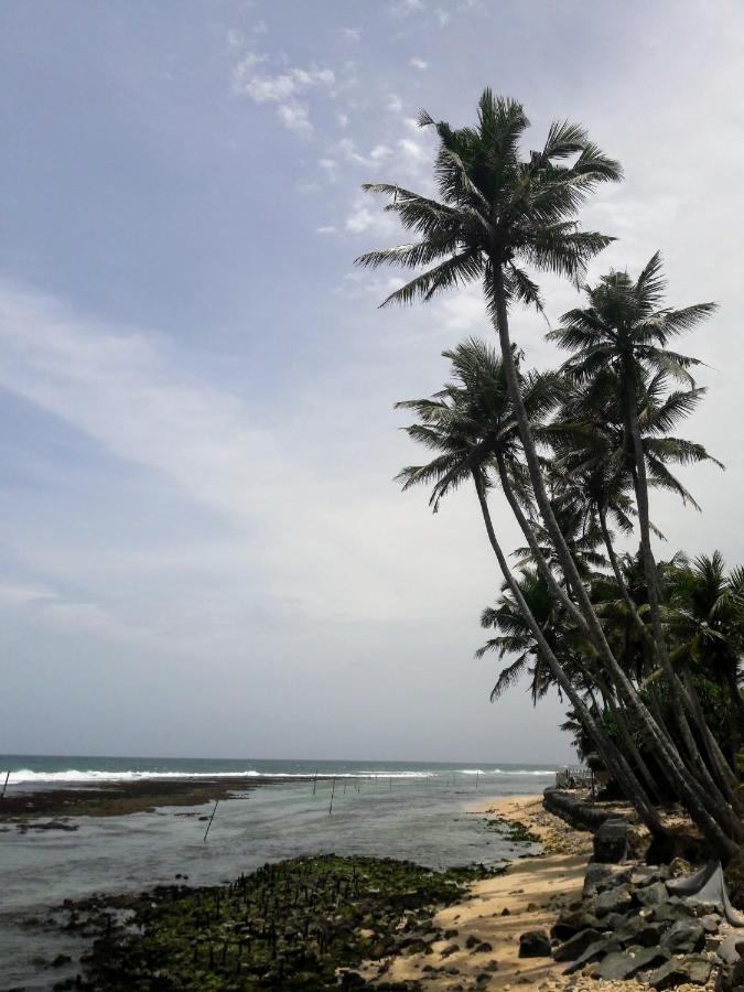 Madiha Ocean Waves Hotel Matara Exterior photo